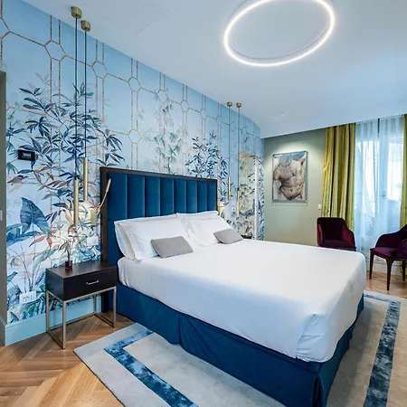 Otel Glimpse 4*