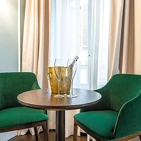 Glimpse Hotel 4*